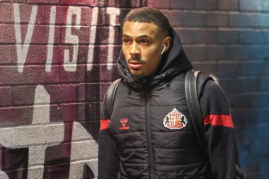 Sunderland 'dan Wilson Isidor, 17 Ocak 2025' te Burnley ile Sunderland arasındaki Turf Moor, Burnley, Birleşik Krallık Gökyüzü İddia Şampiyonası karşılaşmasında geldi.