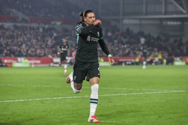 Liverpool 'lu Darwin Nez, 18 Ocak 2025' te İngiltere 'deki Gtech Community Stadyumu' nda oynanan Premier League maçı Brentford-Liverpool maçında 0-2 kazanma hedefini kutluyor.