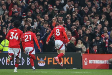 Nottingham Ormanı 'ndan Elliot Anderson, İngiltere' nin Nottingham şehrinde 19 Ocak 2025 'te oynanan Premier League maçında Nottingham Forest' a karşı Southampton maçında 1-0 'lık galibiyetini kutluyor.