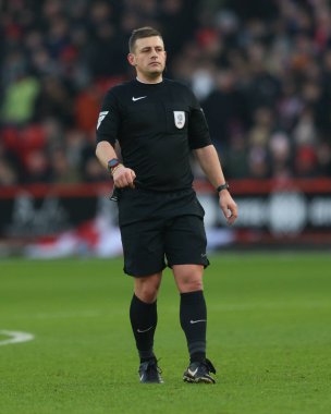 Hakem Josh Smith, 18 Ocak 2025 'te İngiltere' nin Sheffield Lane şehrinde oynanan Sky Bet Şampiyonası maçında Sheffield United Norwich City 'e karşı.