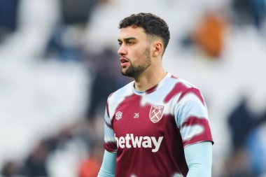 West Ham United takımından Maximilian Kilman, 18 Ocak 2025 'te Londra' daki Londra Stadyumu 'nda oynanan Premier League maçı öncesinde ısınıyor.