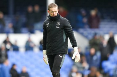 Everton 'dan Jordan Pickford, 18 Ocak 2025' te Londra 'daki Londra Stadyumu' nda oynanan Premier League karşılaşması öncesinde ısınmaya başladı.
