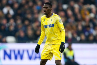 Kristal Saray 'dan Ismaila Sarr, Premier Lig maçı sırasında 18 Ocak 2025' te Londra Stadyumu 'nda West Ham United ve Crystal Palace maçına bakıyor.