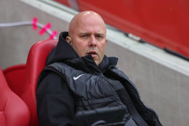 Liverpool 'un Arne Slot teknik direktörü, 18 Ocak 2025' te İngiltere 'deki The Gtech Community Stadyumu' nda oynanan Premier League maçında Brentford-Liverpool maçına geldi.