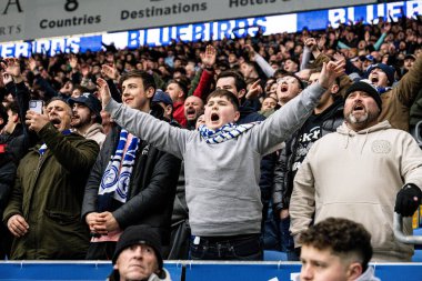 Cardiff City taraftarları 18 Ocak 2025 'te Cardiff City, Cardiff City Stadyumu' nda oynanan Sky Bet Şampiyonası maçında üçüncü gollerini kutluyorlar.