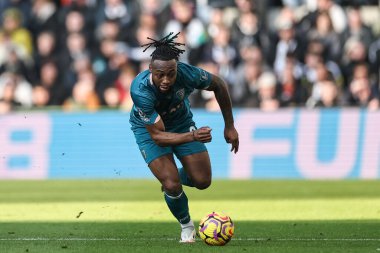 Bournemouth takımından Antoine Semenyo, 18 Ocak 2025 'te İngiltere' de St. James 's Park, Newcastle' da oynanan Premier League maçı Newcastle United ve Bournemouth maçında topu aldı.