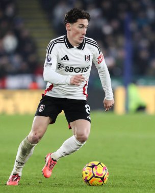 Fulham 'dan Harry Wilson 18 Ocak 2025' te King Power Stadyumu 'nda Leicester City Fulham' a karşı oynanan Premier Lig maçında topla birlikte ilerliyor.