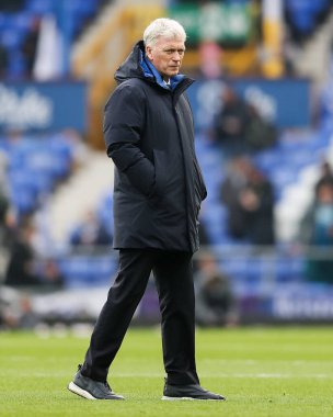 Everton 'dan David Moyes, 19 Ocak 2025' te Goodison Park, Liverpool 'da oynanan Premier League maçından önce Everton Tottenham Hotspur' a karşı maçına bakıyor.