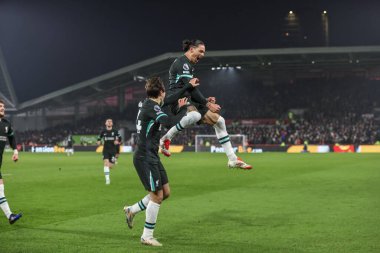 Liverpool 'lu Darwin Nez, 18 Ocak 2025' te İngiltere 'deki Gtech Community Stadyumu' nda oynanan Premier League maçı Brentford-Liverpool maçında 0-2 kazanma hedefini kutluyor.