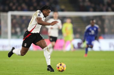 Fulham 'dan Adama Traor 18 Ocak 2025' te King Power Stadyumu 'nda Leicester City ile Fulham arasında oynanan Premier League maçında topu aldı.