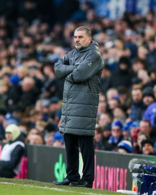 Tottenham Hotspur takımından Ange Postecoglou, 19 Ocak 2025 'te Goodison Park, Liverpool' da oynanan Premier League maçında Everton Tottenham Hotspur 'a karşı oynuyor.