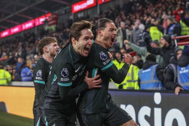 Liverpool 'lu Darwin Nez, 18 Ocak 2025' te İngiltere 'deki Gtech Community Stadyumu' nda oynanan Premier League maçı Brentford-Liverpool maçında 0-2 kazanma hedefini kutluyor.