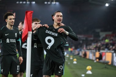 Liverpool 'lu Darwin Nez, 18 Ocak 2025' te İngiltere 'deki Gtech Community Stadyumu' nda oynanan Premier League karşılaşması Brentford-Liverpool maçında 0-1 kazanma hedefini kutluyor.