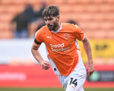 Blackpool takımından Tom Bloxham 18 Ocak 2025 'te Bloomfield Road, Blackpool' da Blackpool-Huddersfield Town maçında