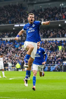 Cardiff City 'den Dimitris Goutas, 18 Ocak 2025' te Cardiff City, Cardiff City Stadyumu 'nda oynanan Sky Bet Şampiyonası maçında takımının üçüncü golünü kutluyor.