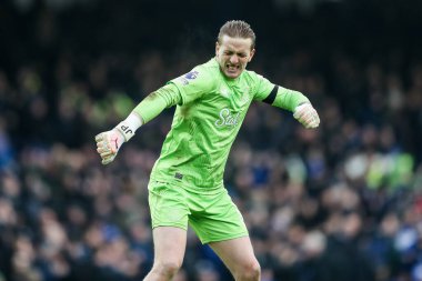 Everton 'dan Jordan Pickford, Premier League maçında Everton ile Tottenham Hotspur arasındaki üçüncü golü 19 Ocak 2025' te İngiltere 'nin Liverpool kentinde Goodison Park' ta kutluyor.
