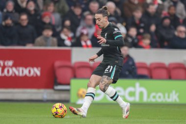 Liverpool 'dan Kostas Tsimikas, 18 Ocak 2025' te İngiltere 'nin Londra kenti Gtech Community Stadyumu' nda oynanan Premier League karşılaşmasında pas attı.