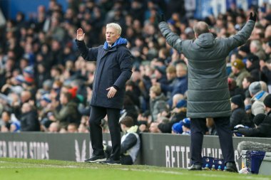 Everton 'dan David Moyes ve Tottenham Hotspur' dan Ange Postecoglou, 19 Ocak 2025 'te Goodison Park, Liverpool' da oynanan Premier League maçında Everton Tottenham Hotspur 'a karşı tepkilerini gösterdiler.