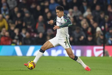 Sunderland 'dan Jobe Bellingham, 17 Ocak 2025' te Burnley, Burnley, Burnley 'de oynanan Gökyüzü İddia Şampiyonası maçında topu aldı.