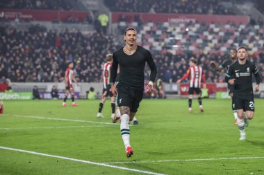 Liverpool 'lu Darwin Nez, 18 Ocak 2025' te İngiltere 'deki Gtech Community Stadyumu' nda oynanan Premier League karşılaşması Brentford-Liverpool maçında 0-1 kazanma hedefini kutluyor.