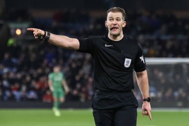 Hakem Anthony Backhouse, 17 Ocak 2025 'te Burnley, Burnley, İngiltere' deki Turf Moor 'da oynanan Sky Bet Şampiyonası' nda Sunderland maçında ikinci kez penaltı noktasına geldi.