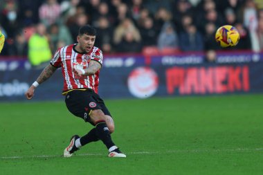 Sheffield United takımından Gustavo Hamer, 18 Ocak 2025 'te Sheffield United ile Norwich City arasında oynanan Sky Bet Şampiyonası maçında çekim yapıyor.