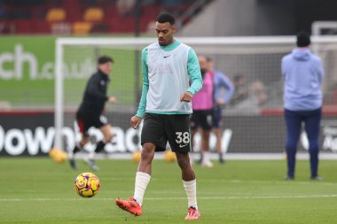 Liverpool 'dan Ryan Gravenberch Premier Lig karşılaşmasında maç öncesi ısınma oturumunda Brentford Liverpool' a karşı Gtech Community Stadyumu, Londra, İngiltere, 18 Ocak 2025