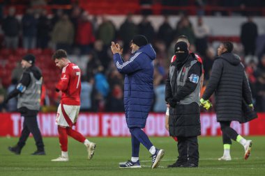 Nottingham Ormanı 'nın Nuno Esprito teknik direktörü Premier Lig maçından sonra Nottingham Forest Southampton' a karşı City Ground, Nottingham, İngiltere, 19 Ocak 2025 'te oynanan maçta taraftarları alkışlıyor.