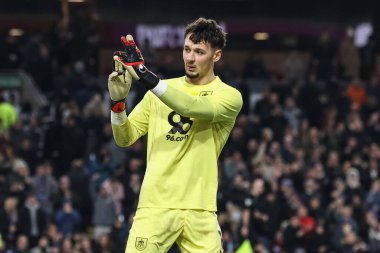 Burnley 'den James Trafford, 17 Ocak 2025' te Burnley-Sunderland Turf Moor, Burnley, İngiltere 'de oynanan Gökyüzü İddia Şampiyonası karşılaşmasında Sunderlandlı Wilson Isidor' u kurtarışını kutluyor.