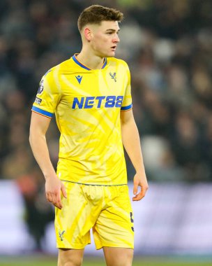 Crystal Palace 'dan Justin Devenny 18 Ocak 2025' te Londra Stadyumu 'nda oynanan Premier Lig maçı sırasında seyrediyor.