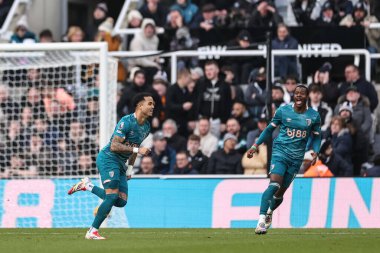 Bournemouth 'dan Justin Kluivert, 18 Ocak 2025' te St. James 's Park, Newcastle, İngiltere' de oynanan Premier League maçı Newcastle United - Bournemouth maçında 1-3 kazanma hedefini kutluyor.