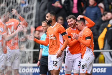 Blackpool 'dan Albie Morgan 18 Ocak 2025' te Bloomfield Road, Blackpool, İngiltere 'de oynanan Blackpool-Huddersfield Town maçında 2-0' lık galibiyetini kutluyor.