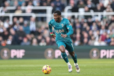 Bournemouth takımından Dango Ouattara, 18 Ocak 2025 'te St. James' s Park, Newcastle, İngiltere 'de oynanan Premier League maçı Newcastle United ve Bournemouth maçında topa vuruyor.