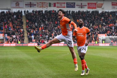 Blackpool 'dan Rob Apter, 18 Ocak 2025' te Bloomfield Road, Blackpool, İngiltere 'de oynanan Blackpool-Huddersfield Town maçında 1-0 kazanma hedefini kutluyor.