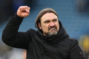 Leeds United 'ın Daniel Farke teknik direktörü Leeds' i 19 Ocak 2025 'te Leeds Road, Leeds' de oynanan Sky Bet Şampiyonası maçında taraftarlarla 56 puanla şampiyonluk maçında 3-0 'lık galibiyetini kutluyor.