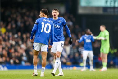 Vitaliy Mykolenko, 19 Ocak 2025 tarihinde Goodison Park, Liverpool, İngiltere 'de oynanan Premier League maçında Everton Tottenham Hotspur' a karşı Everton maçında Everton 'dan Iliman Ndiaye ile konuştu.