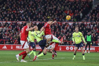 Nottingham Ormanı 'ndan Chris Wood 19 Ocak 2025' te Nottingham Forest ile Southampton arasında oynanan Premier League maçında topa vuruyor.