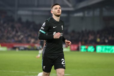 Liverpool 'dan Andrew Robertson Premier Lig maçı sırasında Brentford Liverpool' a karşı Gtech Community Stadyumu, Londra, Birleşik Krallık, 18 Ocak 2025