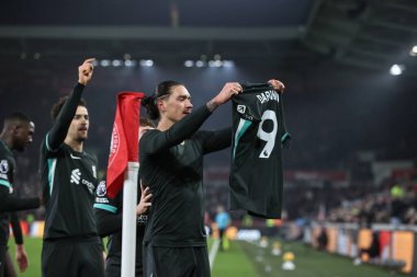 Liverpool 'lu Darwin Nez, 18 Ocak 2025' te İngiltere 'deki Gtech Community Stadyumu' nda oynanan Premier League karşılaşması Brentford-Liverpool maçında 0-1 kazanma hedefini kutluyor.