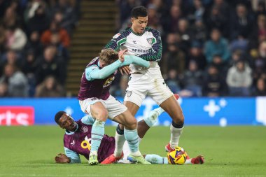 Sunderland 'li Jobe Bellingham, Burnley' li Jaidon Anthony ve Zian Flemming tarafından 17 Ocak 2025 'te Burnley-Sunderland Turf Moor, Burnley, Birleşik Krallık maçında yenildi.