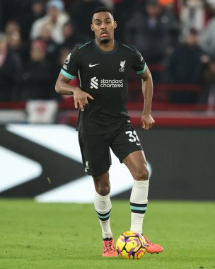 Liverpool 'dan Ryan Gravenberch Premier League maçında Brentford-Liverpool maçı sırasında Gtech Community Stadyumu, Londra, Birleşik Krallık, 18 Ocak 2025