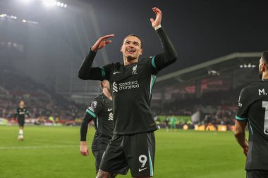 Liverpool 'lu Darwin Nez, 18 Ocak 2025' te İngiltere 'deki Gtech Community Stadyumu' nda oynanan Premier League maçı Brentford-Liverpool maçında 0-2 kazanma hedefini kutluyor.