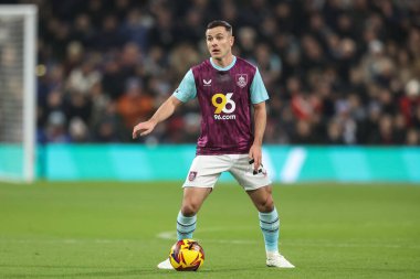 Burnley 'den Josh Cullen 17 Ocak 2025' te Burnley 'e karşı Turf Moor, Burnley, İngiltere' de oynanan Gökyüzü İddia Şampiyonası maçında topla birlikte.