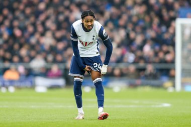 Tottenham Hotspur 'dan Djed Spence, 19 Ocak 2025' te Goodison Park, Liverpool, İngiltere 'de oynanan Premier League maçında Everton Tottenham Hotspur' a karşı şortunu kaldırdı.