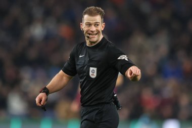 Hakem Anthony Backhouse Gök İddia Şampiyonası maçında Burnley, Sunderland 'a karşı Turf Moor, Burnley, İngiltere, 17 Ocak 2025