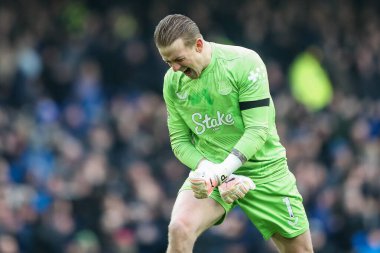 Everton 'dan Jordan Pickford, Premier League maçında Everton ile Tottenham Hotspur arasındaki üçüncü golü 19 Ocak 2025' te İngiltere 'nin Liverpool kentinde Goodison Park' ta kutluyor.