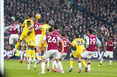 West Ham United takımından Tomas Soucek 18 Ocak 2025 'te Londra' daki Londra Stadyumu 'nda oynanan Premier League maçında topu sürüyor.