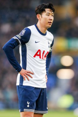 Tottenham Hotspur 'dan Archie Gray, 19 Ocak 2025' te Goodison Park, Liverpool 'da oynanan Premier League maçında topu geçti.