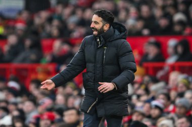 Manchester United takımının Ruben Amorim Menajeri, Manchester United ve Hove Albion 'a karşı 19 Ocak 202' de Old Trafford, Manchester, İngiltere 'de oynanan Premier League maçında takım talimatlarını verdi.
