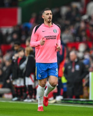 Brighton & Hove Albion takımının Lewis Dunk 'ı Premier League karşılaşması öncesinde Manchester United ve Hove Albion' a karşı Old Trafford, Manchester, İngiltere 'de 19 Ocak 2025' te oynanan maç öncesi ısınma maçında
